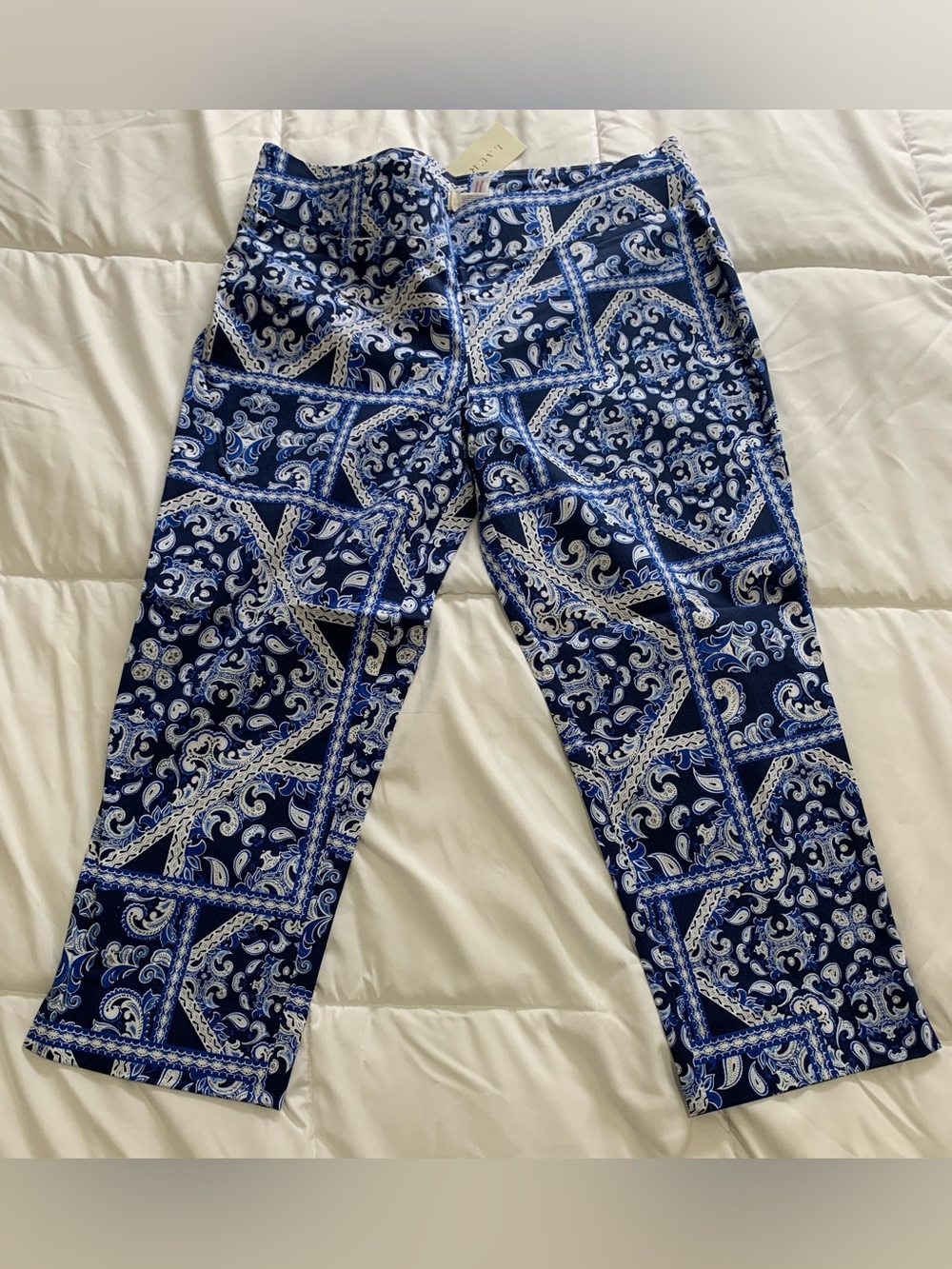 New Laura Capri Pants Size 16